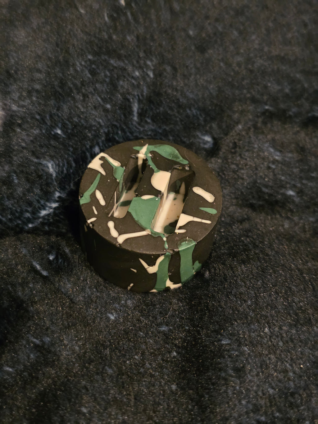 Black Green white round ring holder