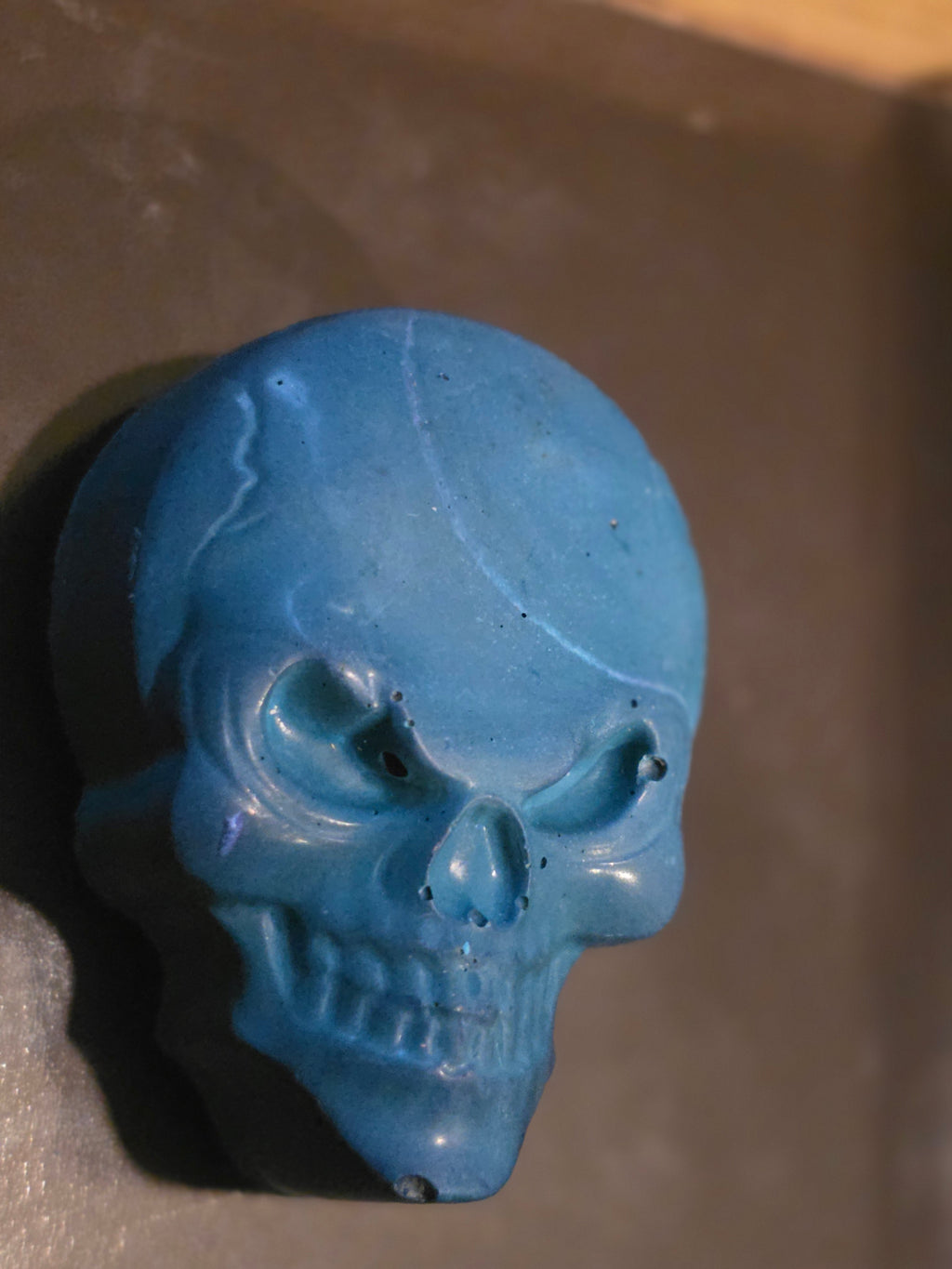 Blue skull magnet with a swipe of light blue