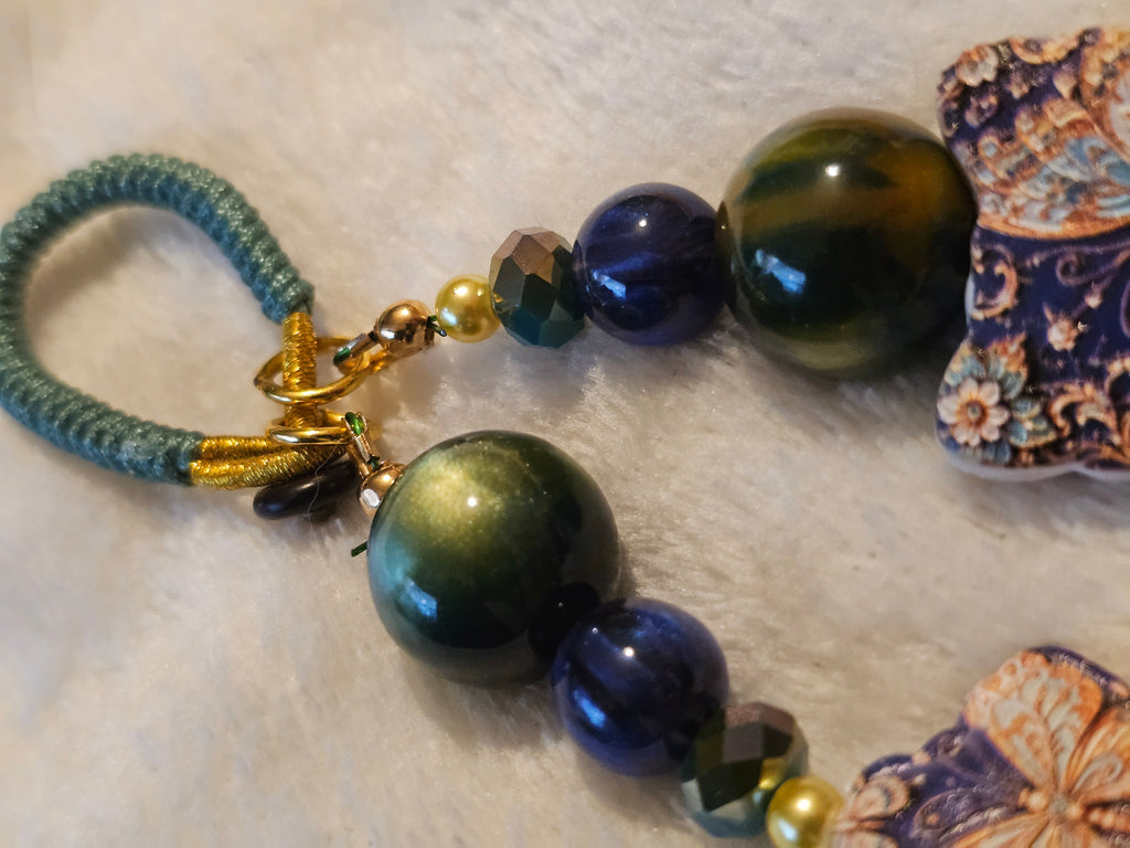 Keychain cats resin beads