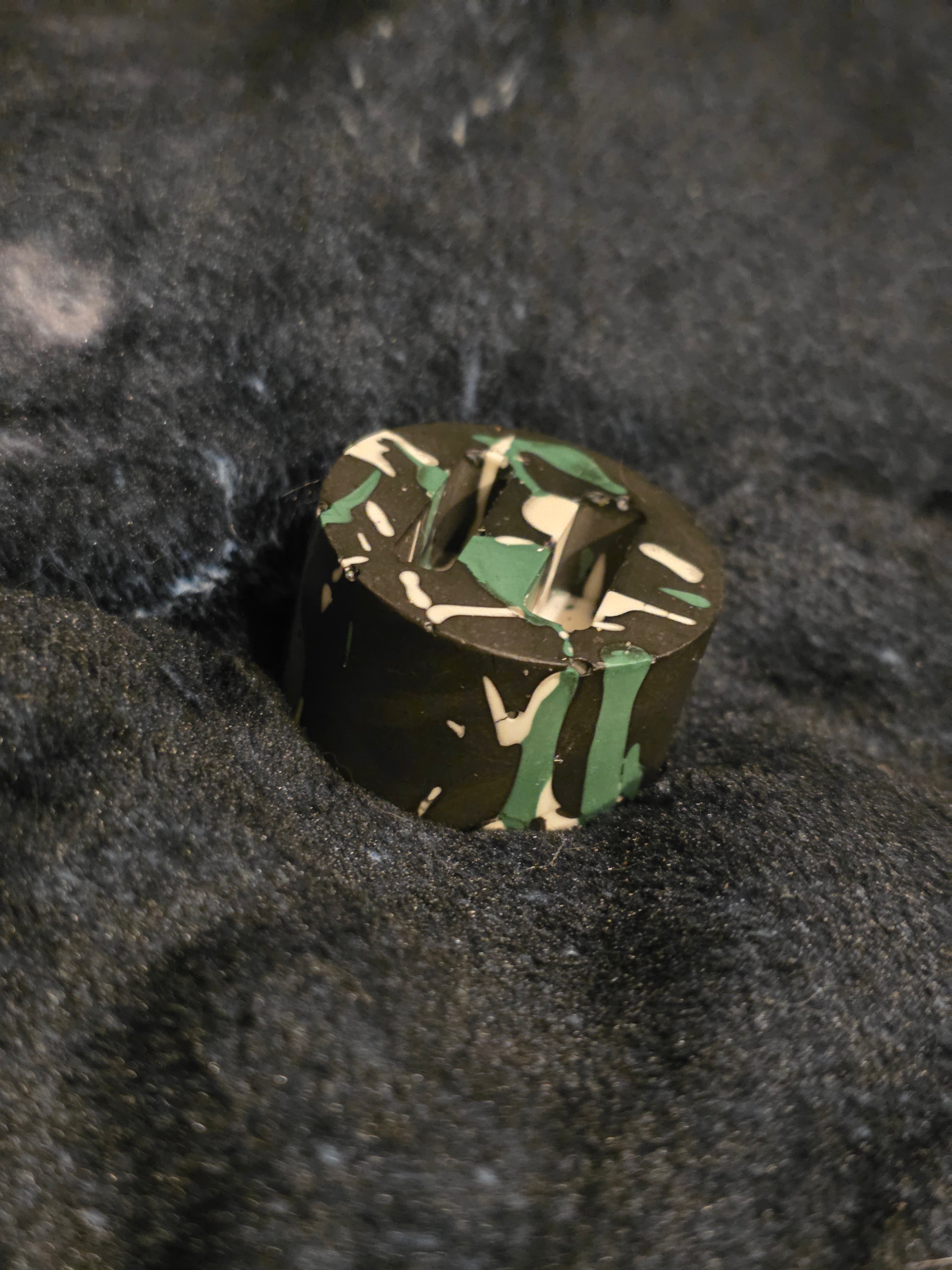 Black Green white round ring holder